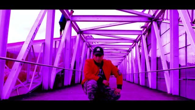 Escena del video Esto es Real Hip Hop